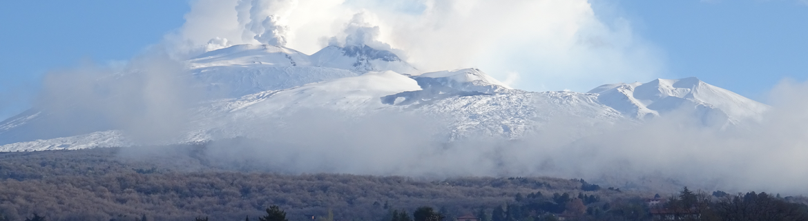 002etna_fumante_innevata.png